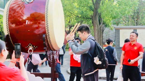 世界杯体彩官网 高三“终末一课”用镜头定格芳华总结，这群少年